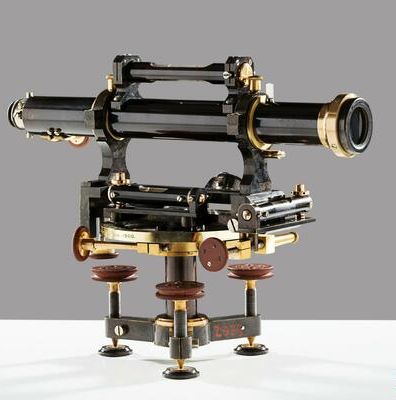 Nivelační přístroj - sbírka Národního technického muzea